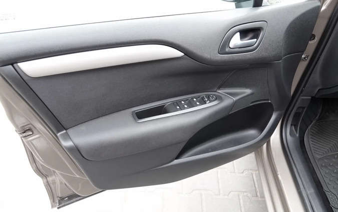Citroen C4 cena 27600 przebieg: 224000, rok produkcji 2017 z Szydłowiec małe 326